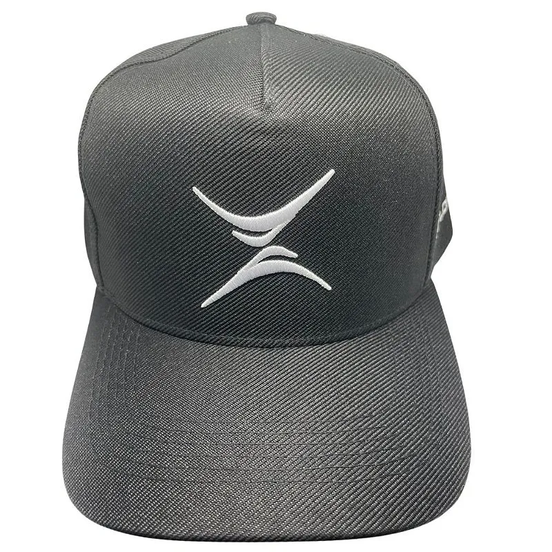 Boné Xfloat Liso perfurado Aba Curva Top cor preto branco